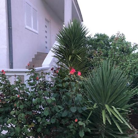 Apartment Raslina Luaran gambar