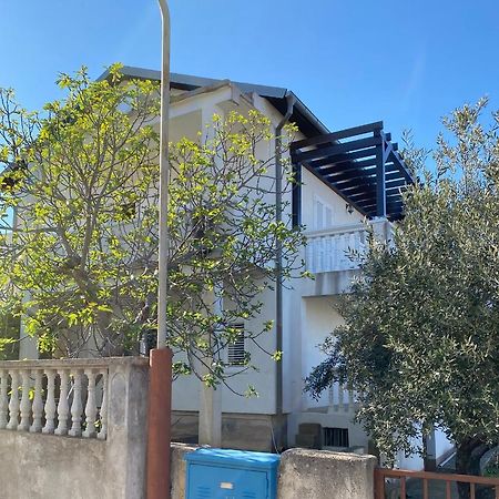 Apartment Raslina Luaran gambar