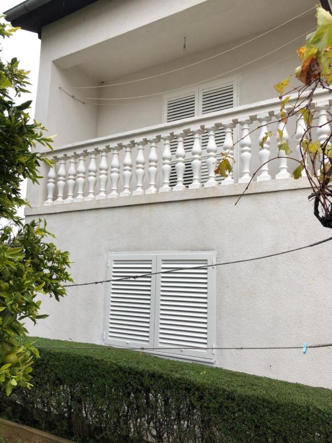 Apartment Raslina Luaran gambar
