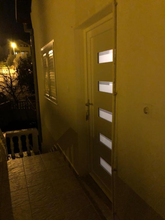Apartment Raslina Luaran gambar