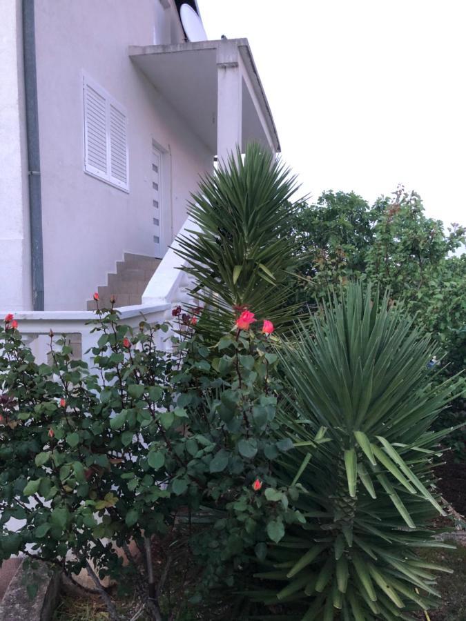 Apartment Raslina Luaran gambar