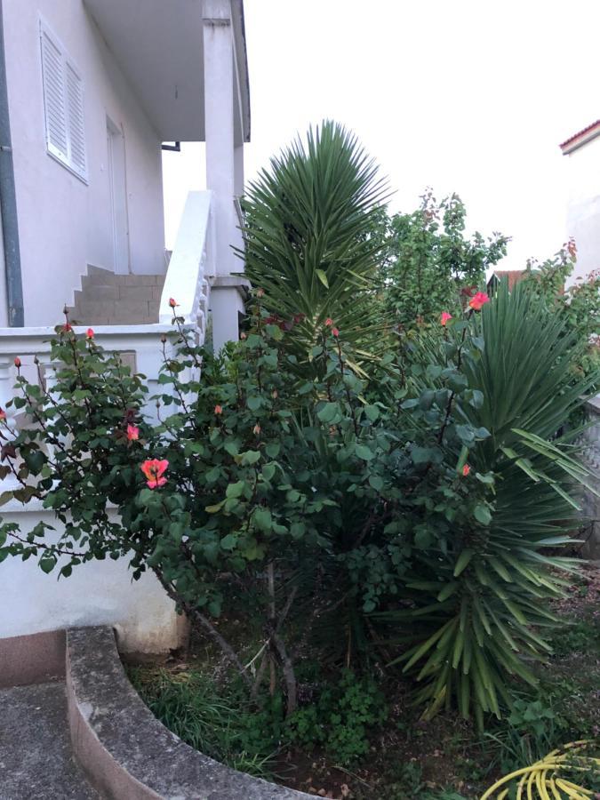 Apartment Raslina Luaran gambar