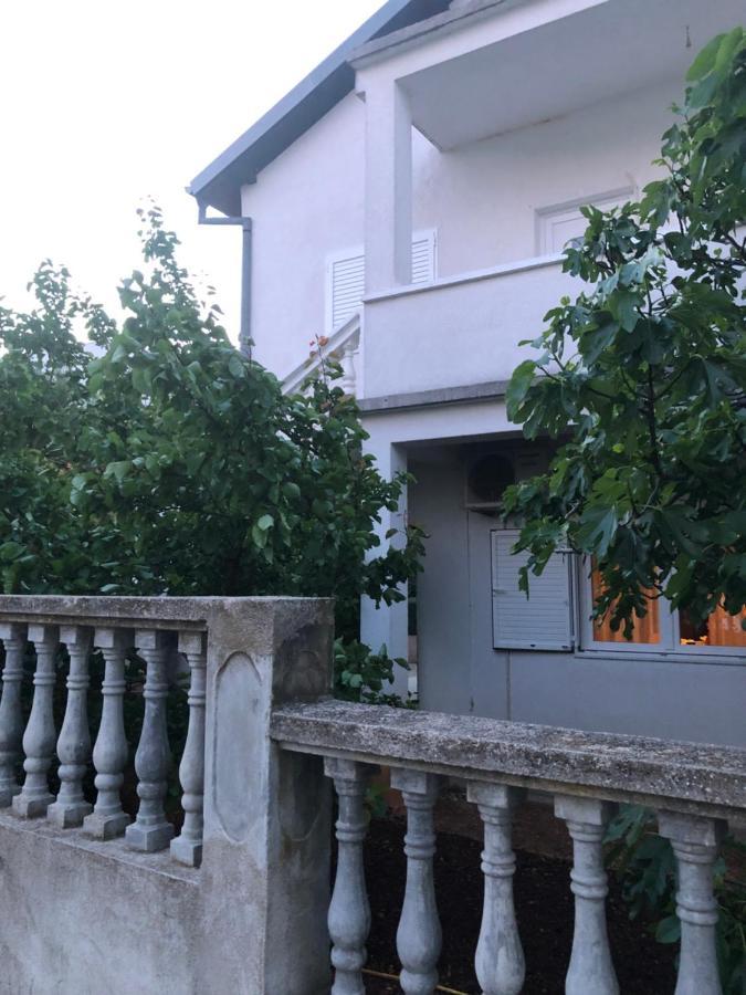Apartment Raslina Luaran gambar