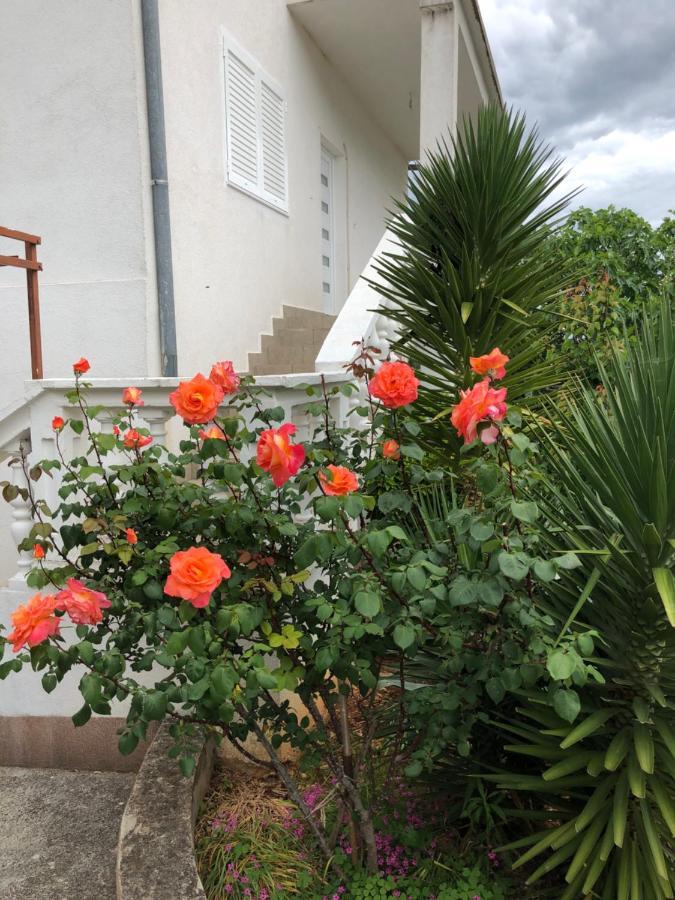 Apartment Raslina Luaran gambar