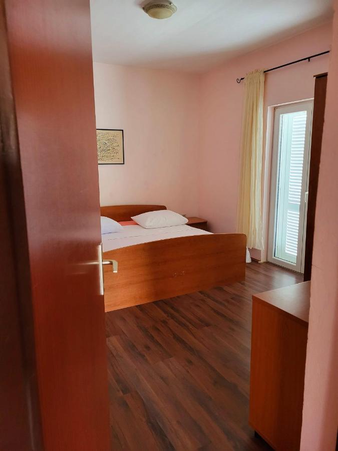 Apartment Raslina Luaran gambar