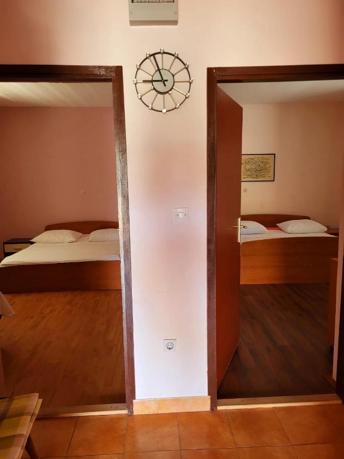 Apartment Raslina Luaran gambar