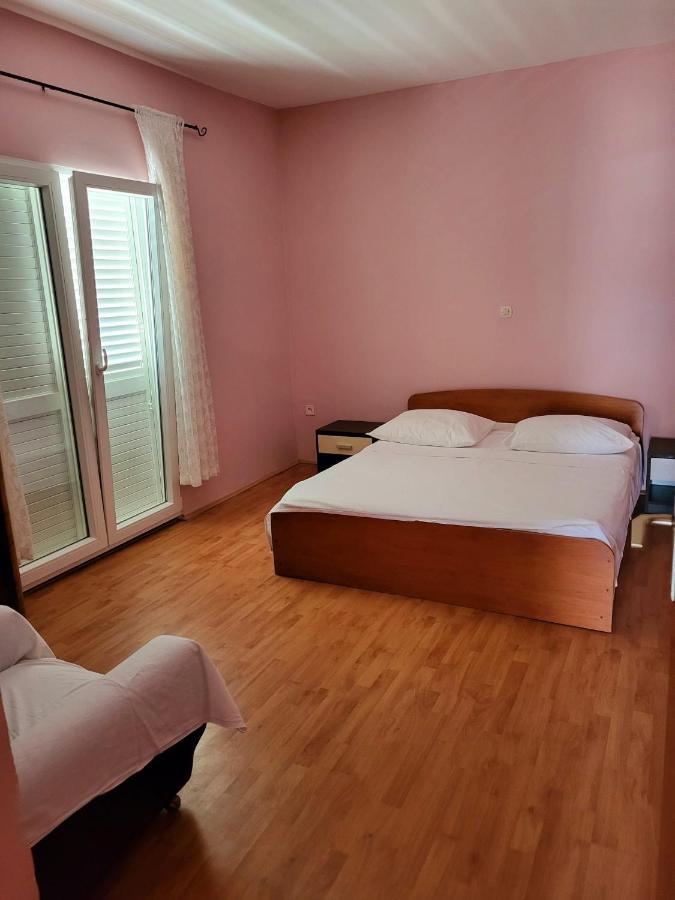 Apartment Raslina Luaran gambar