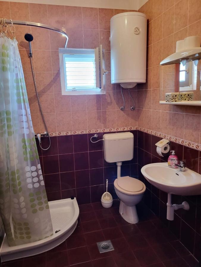 Apartment Raslina Luaran gambar