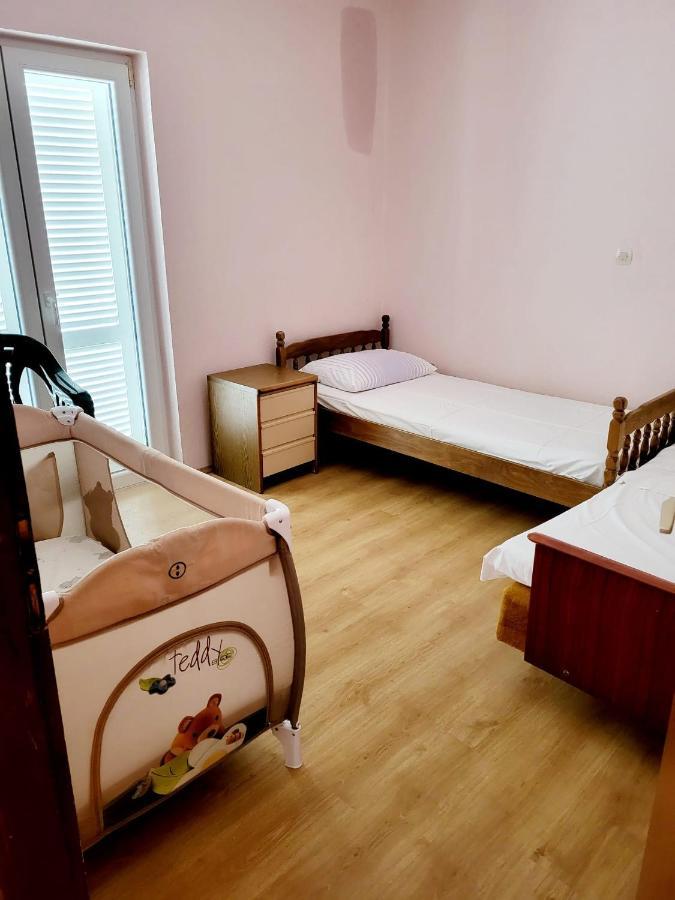 Apartment Raslina Luaran gambar