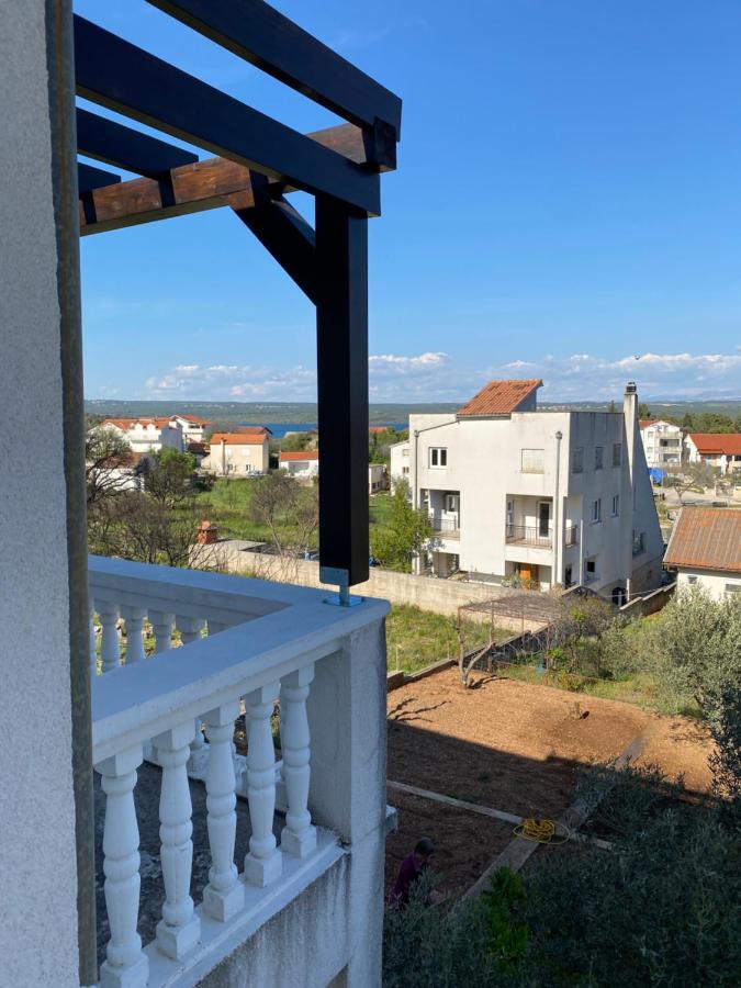 Apartment Raslina Luaran gambar