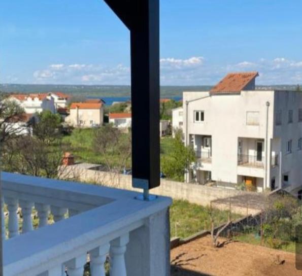 Apartment Raslina Luaran gambar